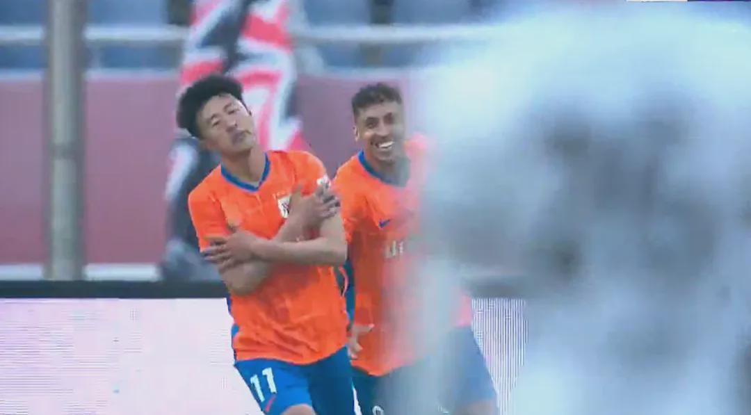 泰山队3-1逆转海港！瓦科双响炮领跑射手榜，中超焦点战全解析