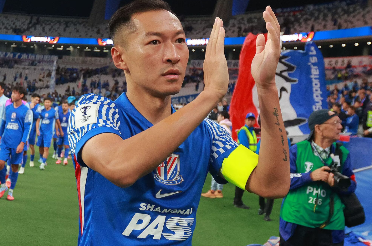 申花2-2大连英博VAR引争议，毕津浩100分钟送点成焦点