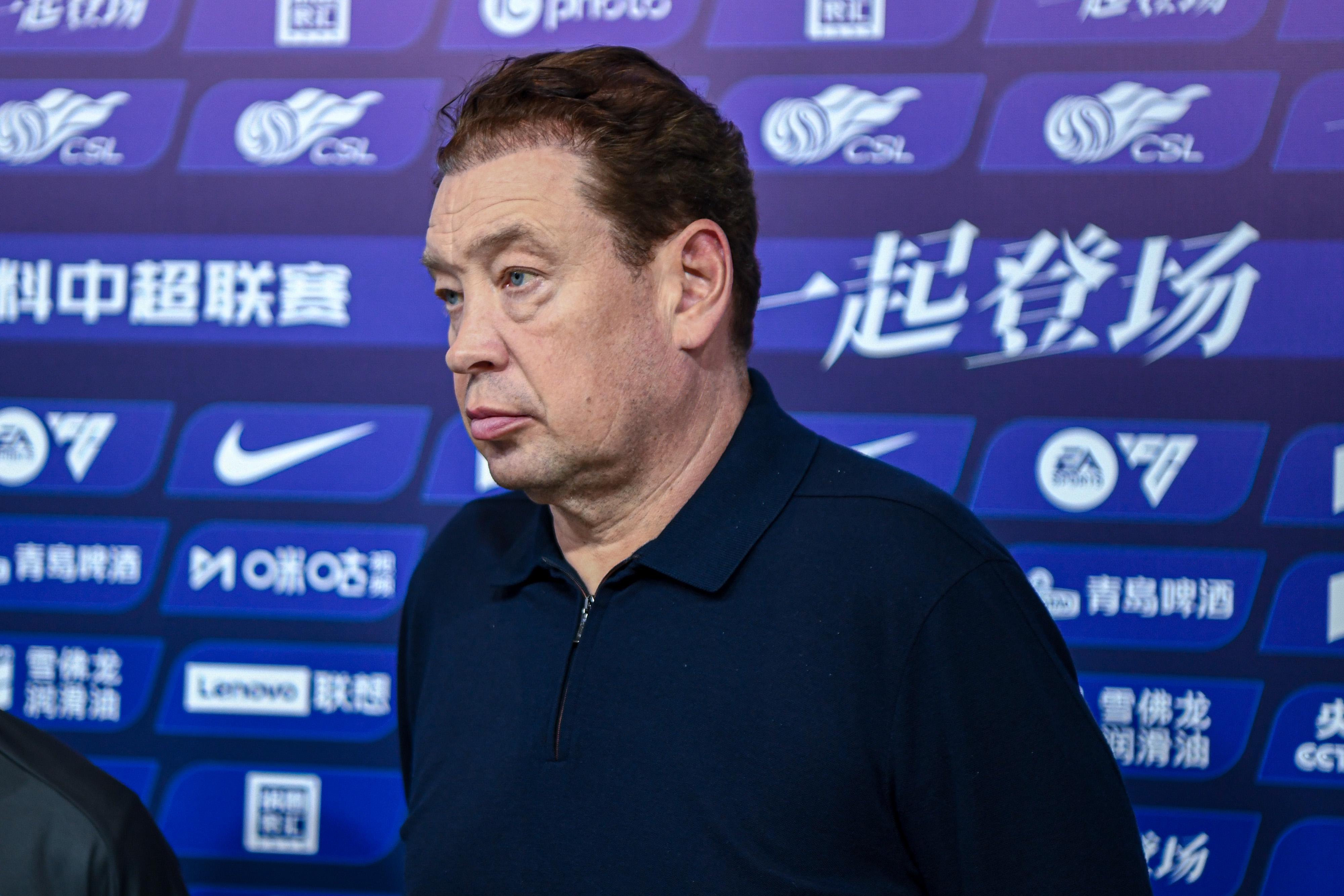 斯卢茨基谈申花平局：队员或因对手赛果产生心理压力