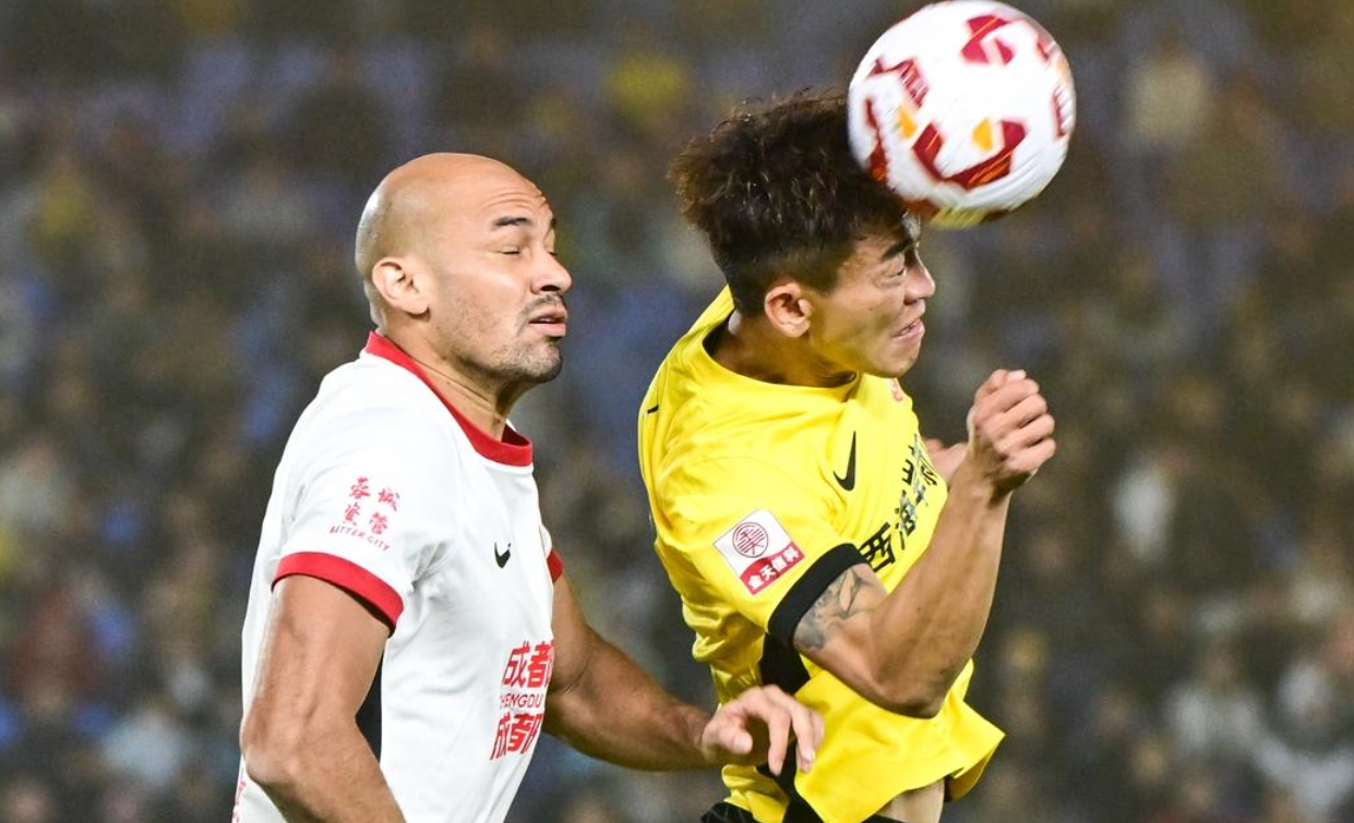 中超激战：成都蓉城让二追二错失登顶，夺冠形势扑朔迷离