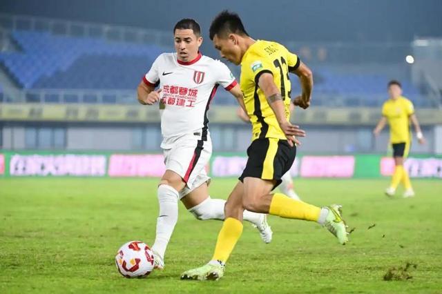 中超争冠战：三强同日未胜，冠军归属悬念留至终局