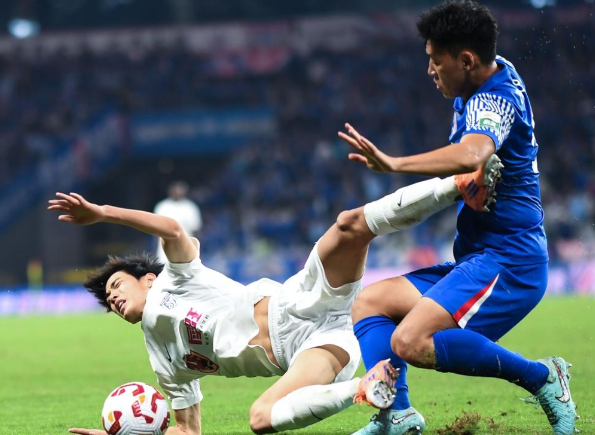 中超第28轮惊现2-2神剧情：补时绝平搅乱争冠格局，前三集体翻车