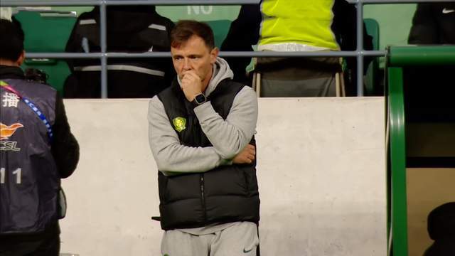 国安2-4负青岛海牛：送保级队逆转绝杀，李磊王刚失误成关键