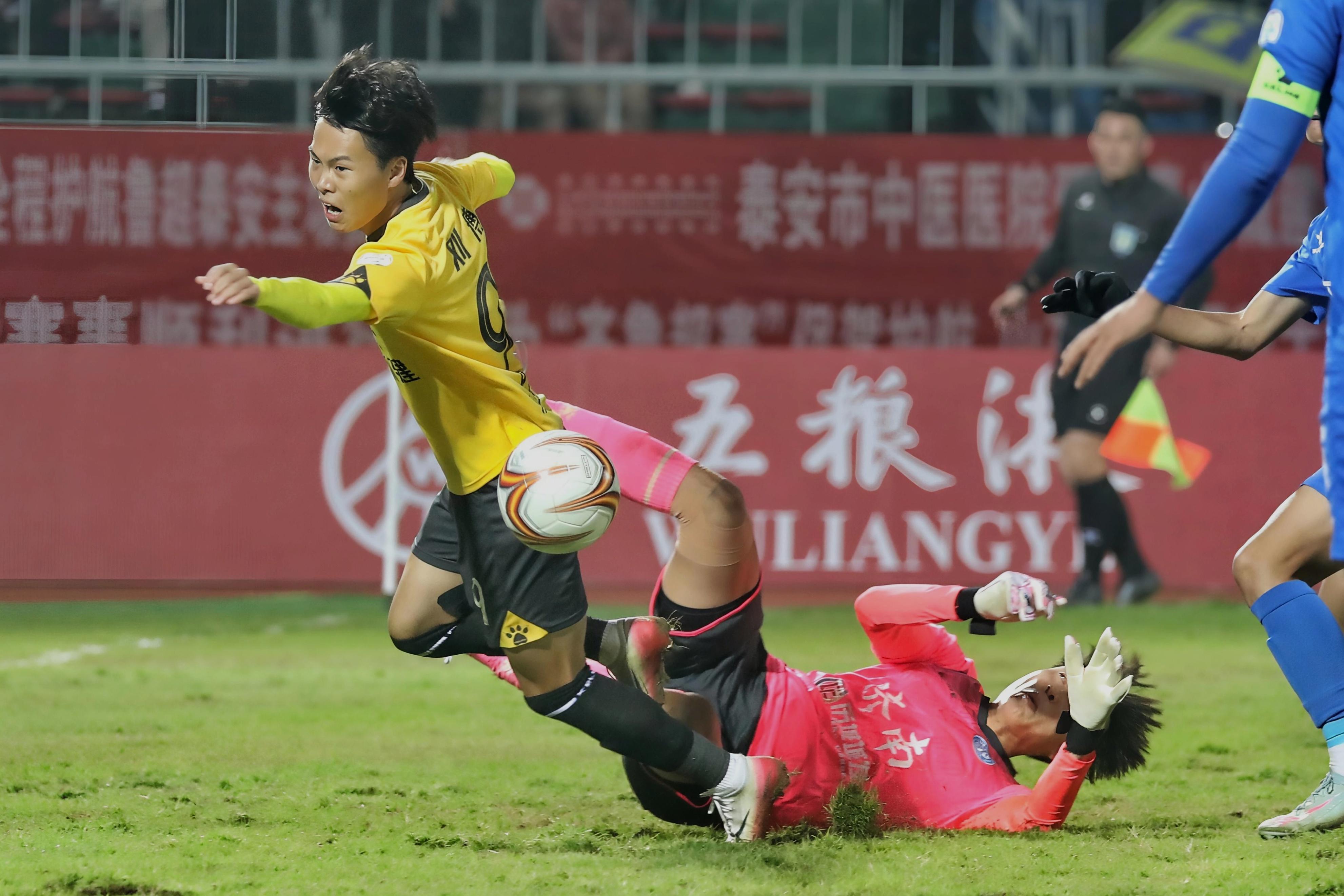 齐鲁超半决赛首回合：泰安泰山城建主场0-0憾平济南泉盛