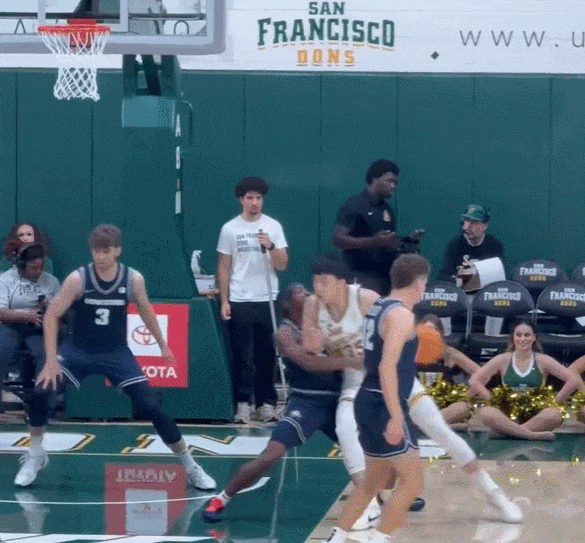 惊艳首秀！王俊杰23+4闪耀NCAA，中国男篮新星崛起