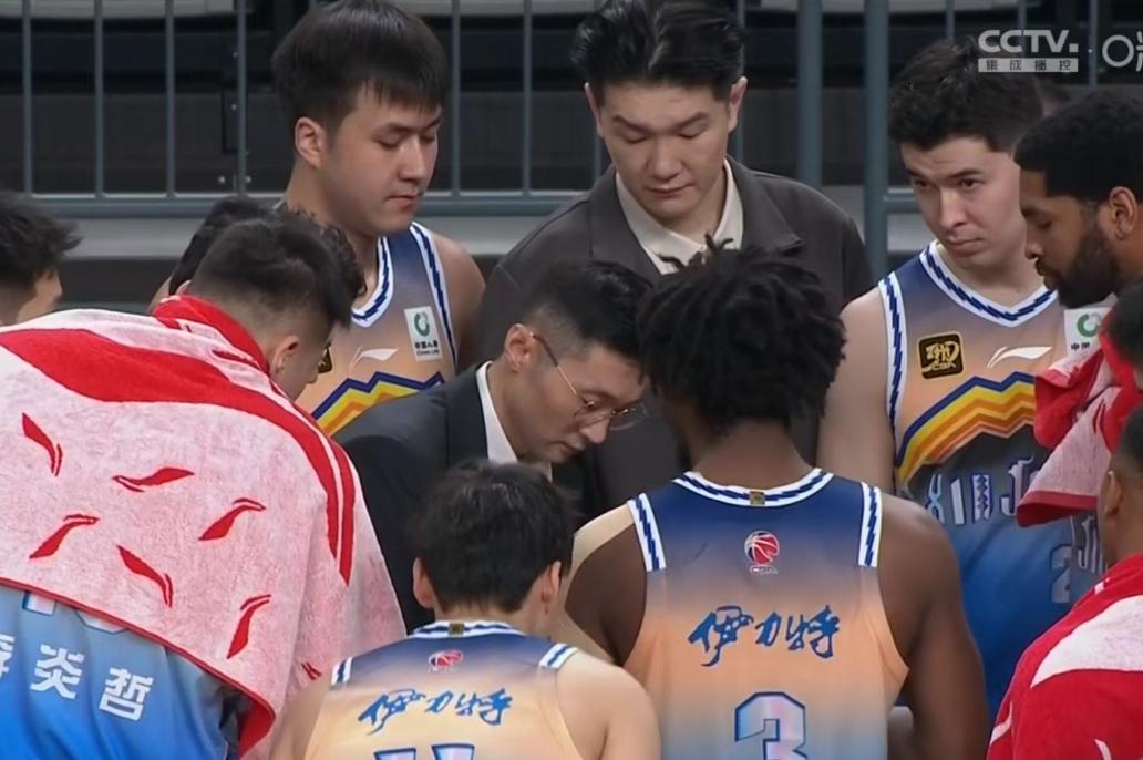 新疆男篮教练组换血，广东U17惜败上海，辽宁U17六连败