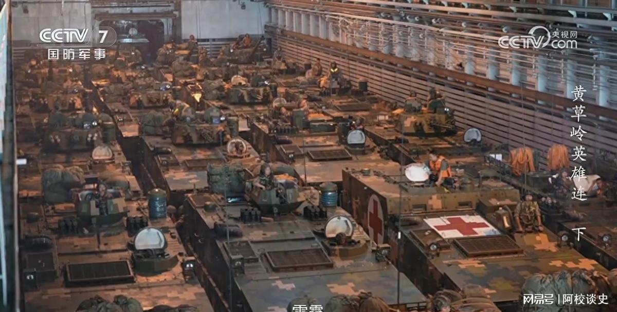 解放军新型登陆战曝光：机器狼集群冲锋，无人作战体系成型