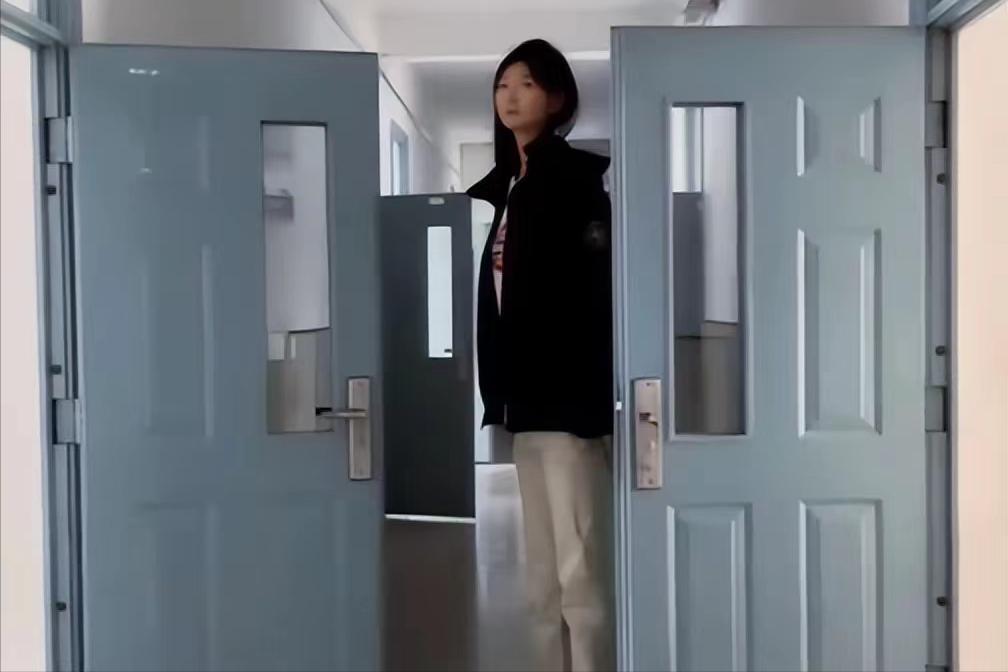 2.26米东北女孩：貌美如花却因身高困扰，网络逆袭成励志典范