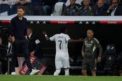 赫迪拉严厉批评维尼修斯被换下时失态：对罗德里戈影响恶劣