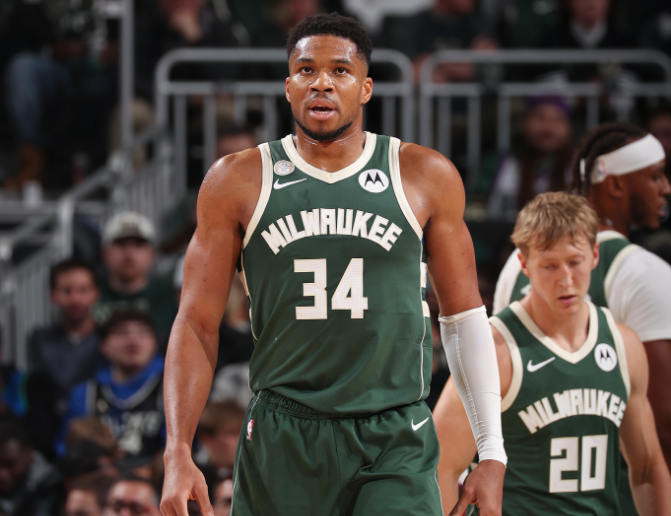 NBA常规赛：字母哥40+14+9创纪录 雄鹿18分逆转未果惜败骑士