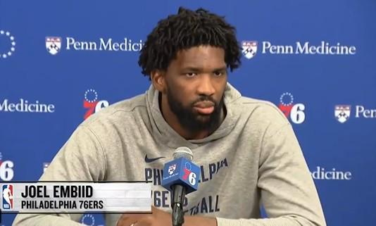 恩比德不满出场时间：打两三分钟就下场，不如回家陪家人