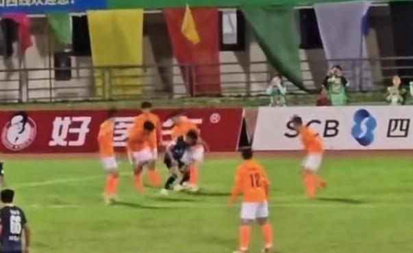 川超联赛冲突事件：凉山队与雅安队球员遭停赛处罚