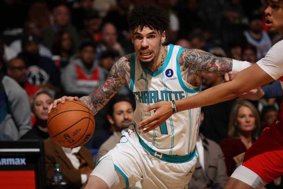 队史三双王诞生！三球狂轰38+13+13，黄蜂大胜奇才26分