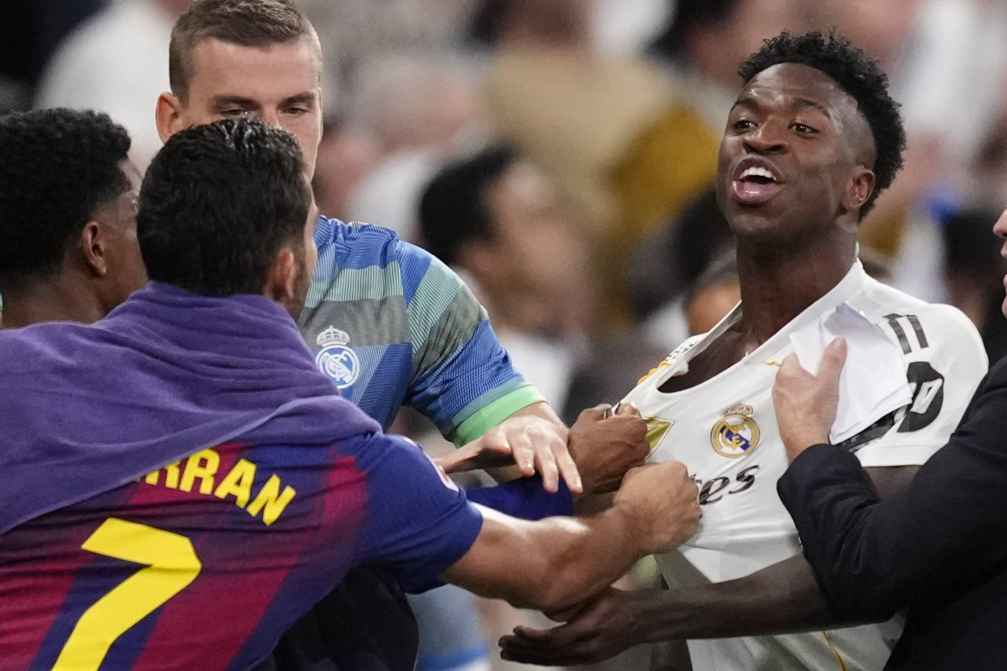 巴尔达诺评维尼修斯：场上表现出色，但需加强情绪管理