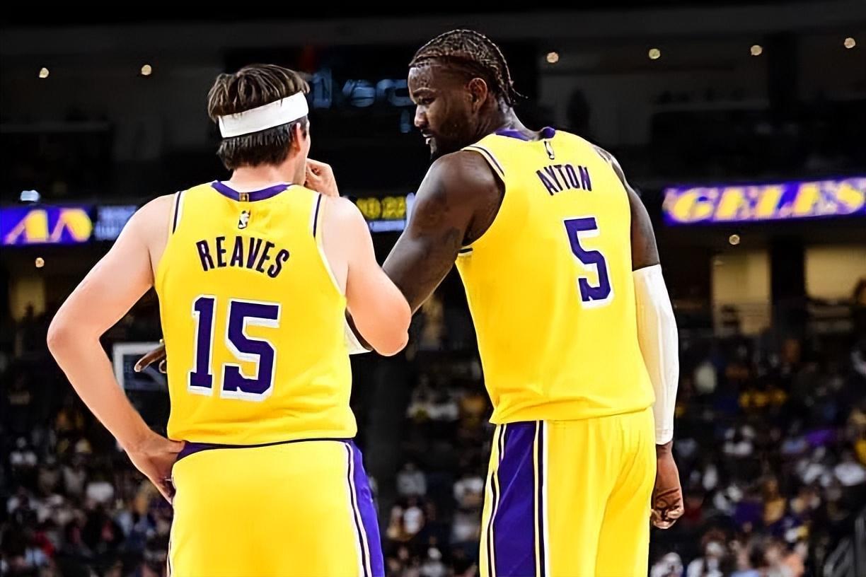 湖人三大新援齐发威！艾顿内线称霸，斯玛特筑防守长城，拉拉维亚成奇兵