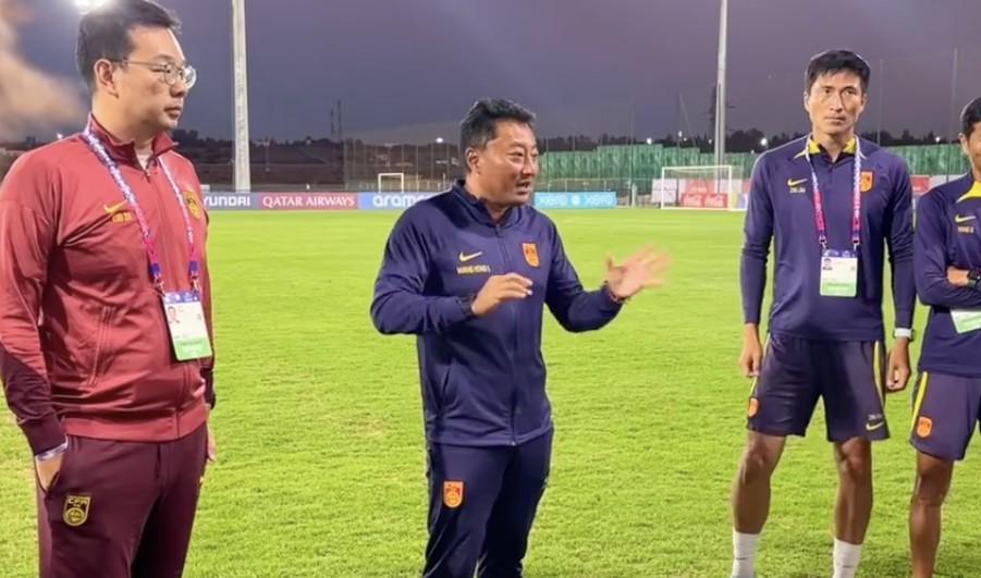马德兴揭秘：王洪亮执教U17女足背后的压力与突破