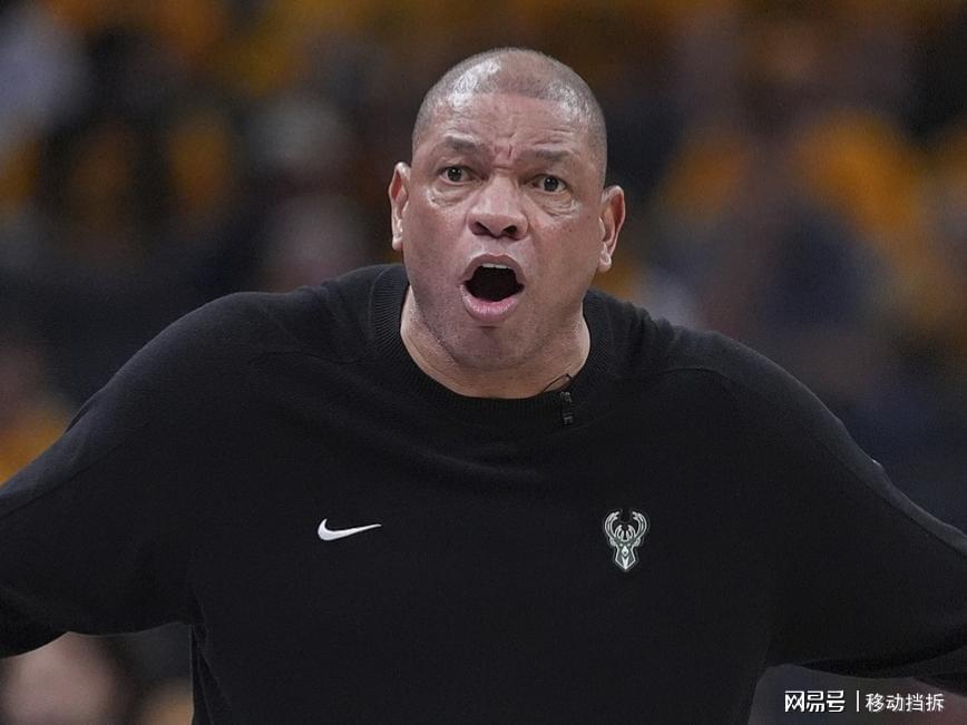 老里暗讽后卫？字母哥比赛风格引热议：不靠夸张动作博哨声