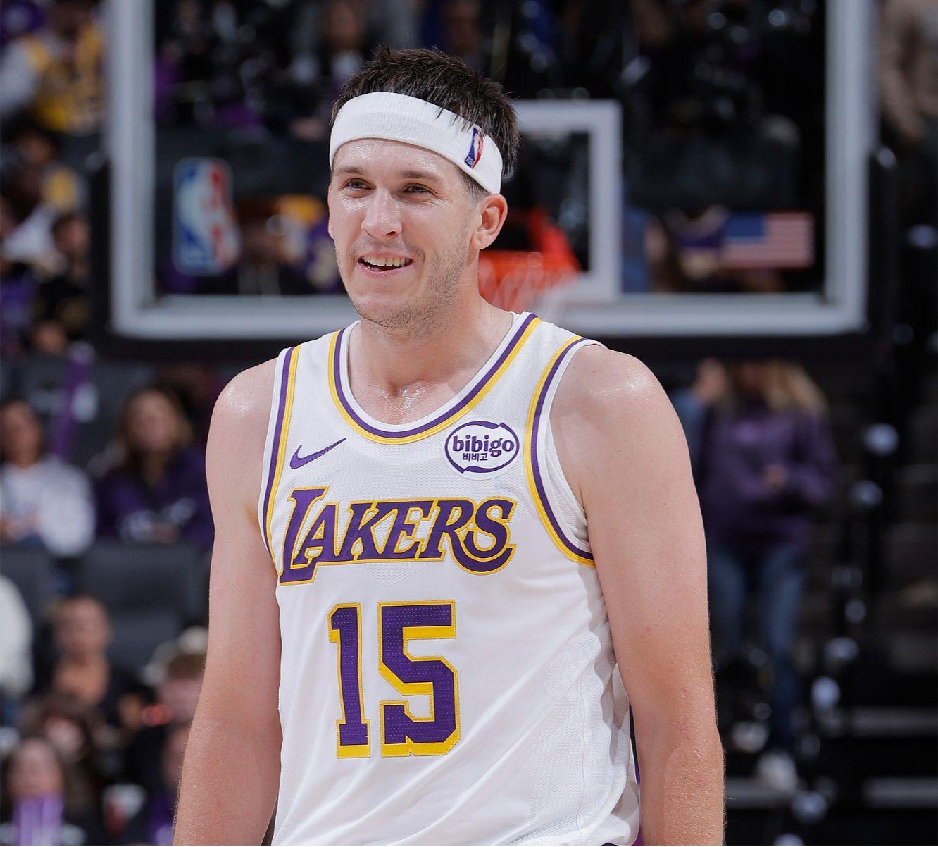 詹姆斯盛赞里夫斯：狂砍51分创生涯新高，硬核表现引爆全场