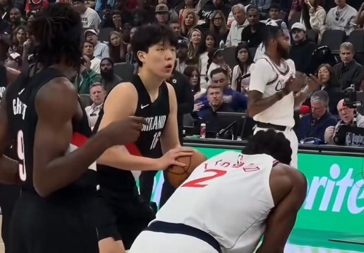 NBA快船险胜开拓者：小卡30+10+4哈登20+6+13，杨瀚森2分1篮板