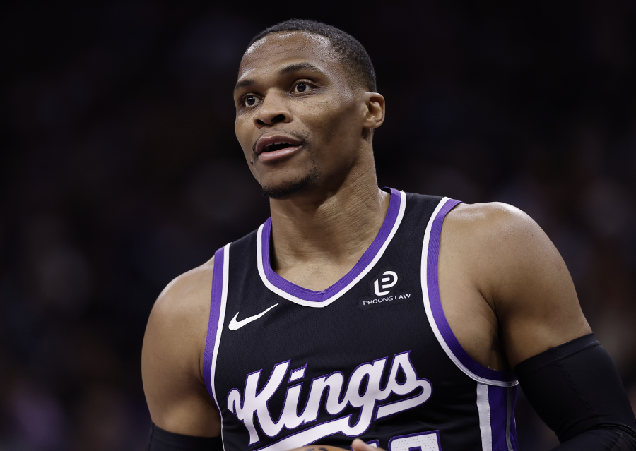 恩怨局从不丢人！威少半场11分5板3助打爆湖人，进球扭头看詹姆斯