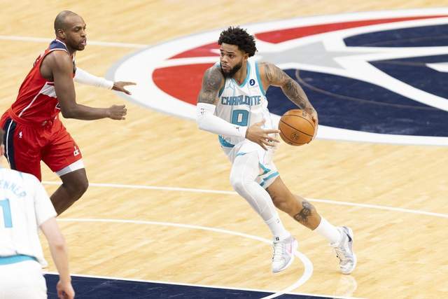 NBA常规赛黄蜂大爆发：单节44分半场88分，四人组狂砍100分创纪录