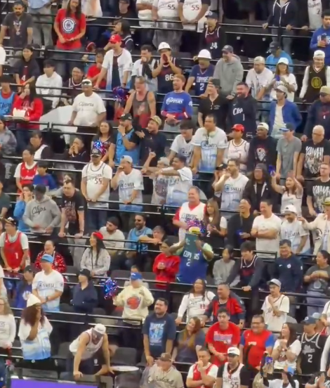 快船主场球迷罚球时齐喊FBI 开拓者主帅涉案成焦点