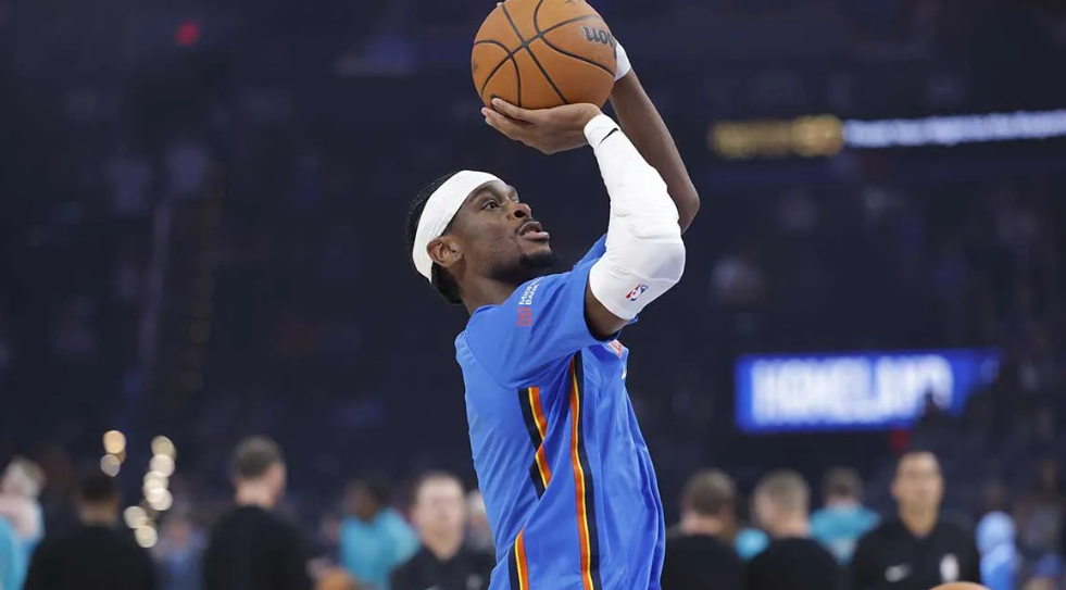 NBA造星时代引争议：数据井喷背后，球迷怒斥联盟失格