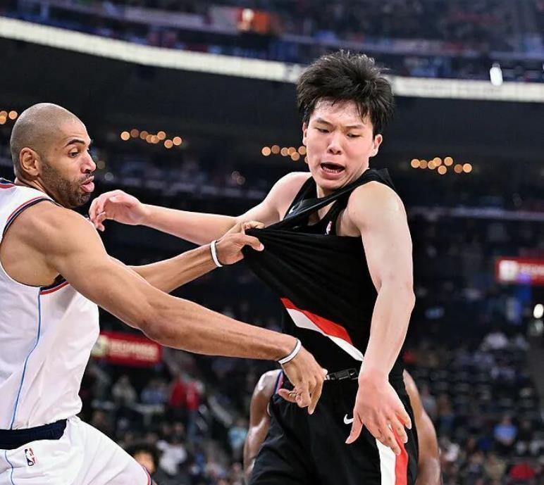 杨瀚森赛季罚球100%命中率，2分1板展现扎实基本功