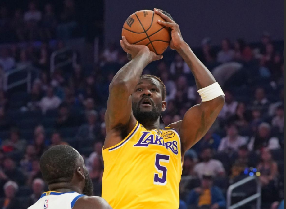 艾顿湖人生涯巅峰战！里夫斯赞其如猛兽，湖人两连胜