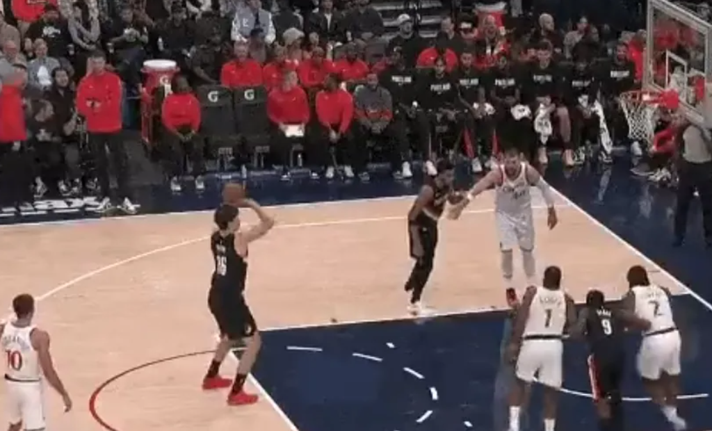 杨瀚森仅出场4分钟！开拓者客场惜败快船，未来或转战发展联盟