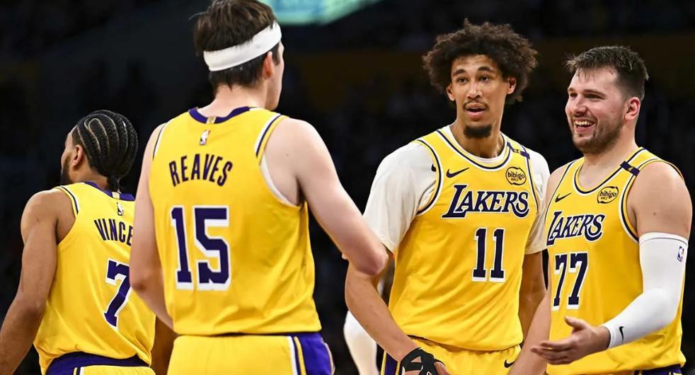 里夫斯狂砍51分创生涯新高！湖人127-120胜国王，五大球星表现全解析