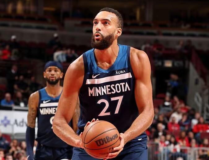 戈贝尔本赛季首获两双！14分19篮板助森林狼险胜步行者