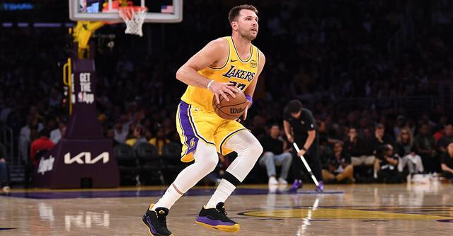 东契奇伤情更新：左手手指扭伤+左腿挫伤，至少缺席一周