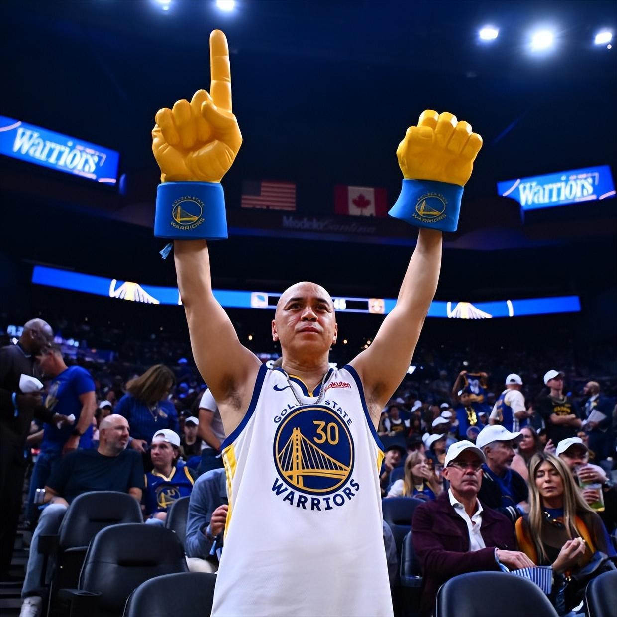 勇士队赛季初周报：库里MVP级表现引领2胜1负开局