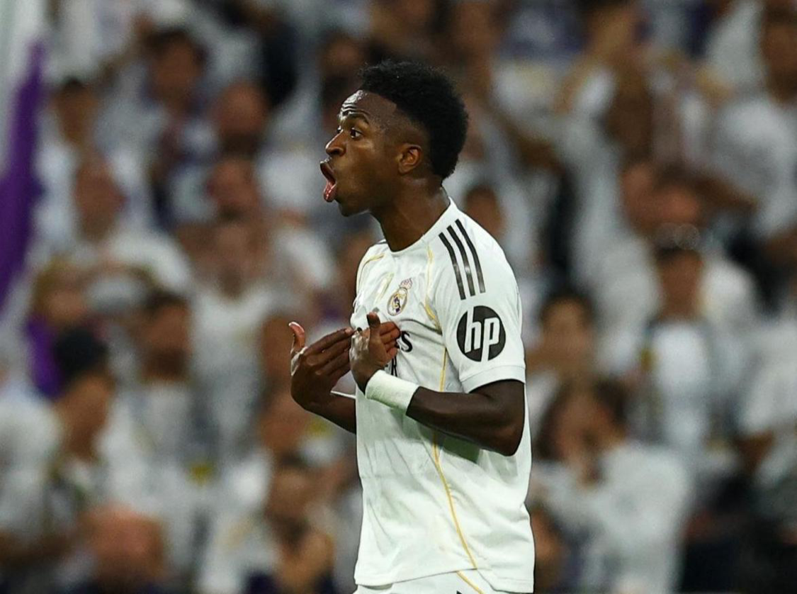 皇马国家德比风波：维尼修斯被换下后闹离队，C罗接班人引争议