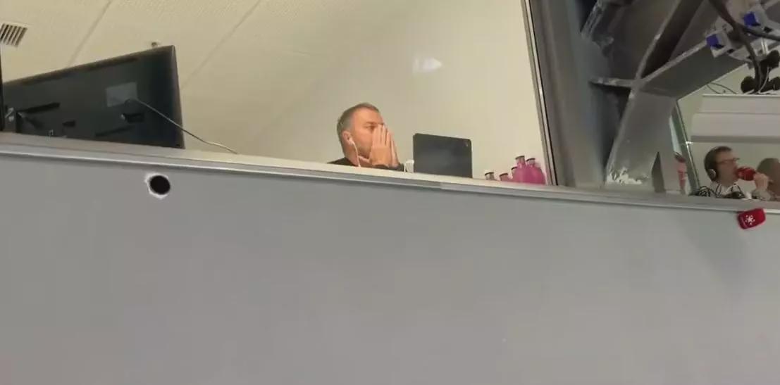 西班牙国家德比：弗里克停赛缺席教练席，远程指挥成焦点