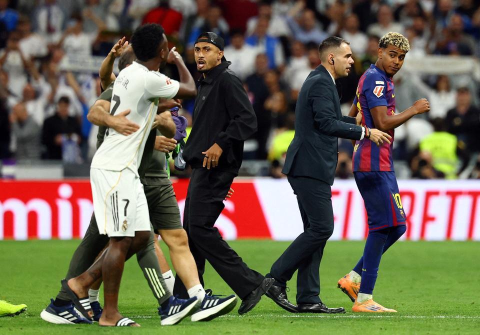 每体揭秘：亚马尔遭皇马球迷狂嘘内幕，孔德力挺年轻新星