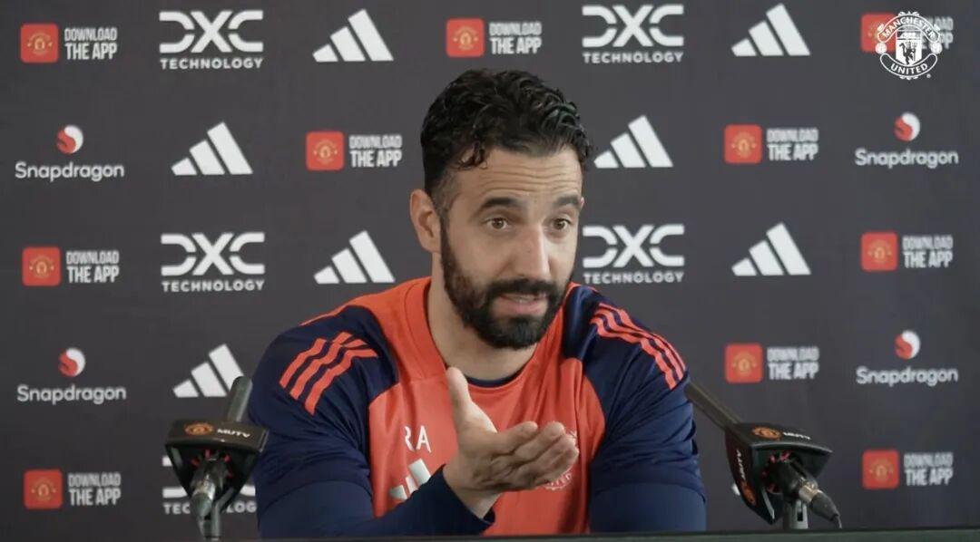 曼联避坑成功：潜在引援表现灾难，1亿天价转会险成笑柄