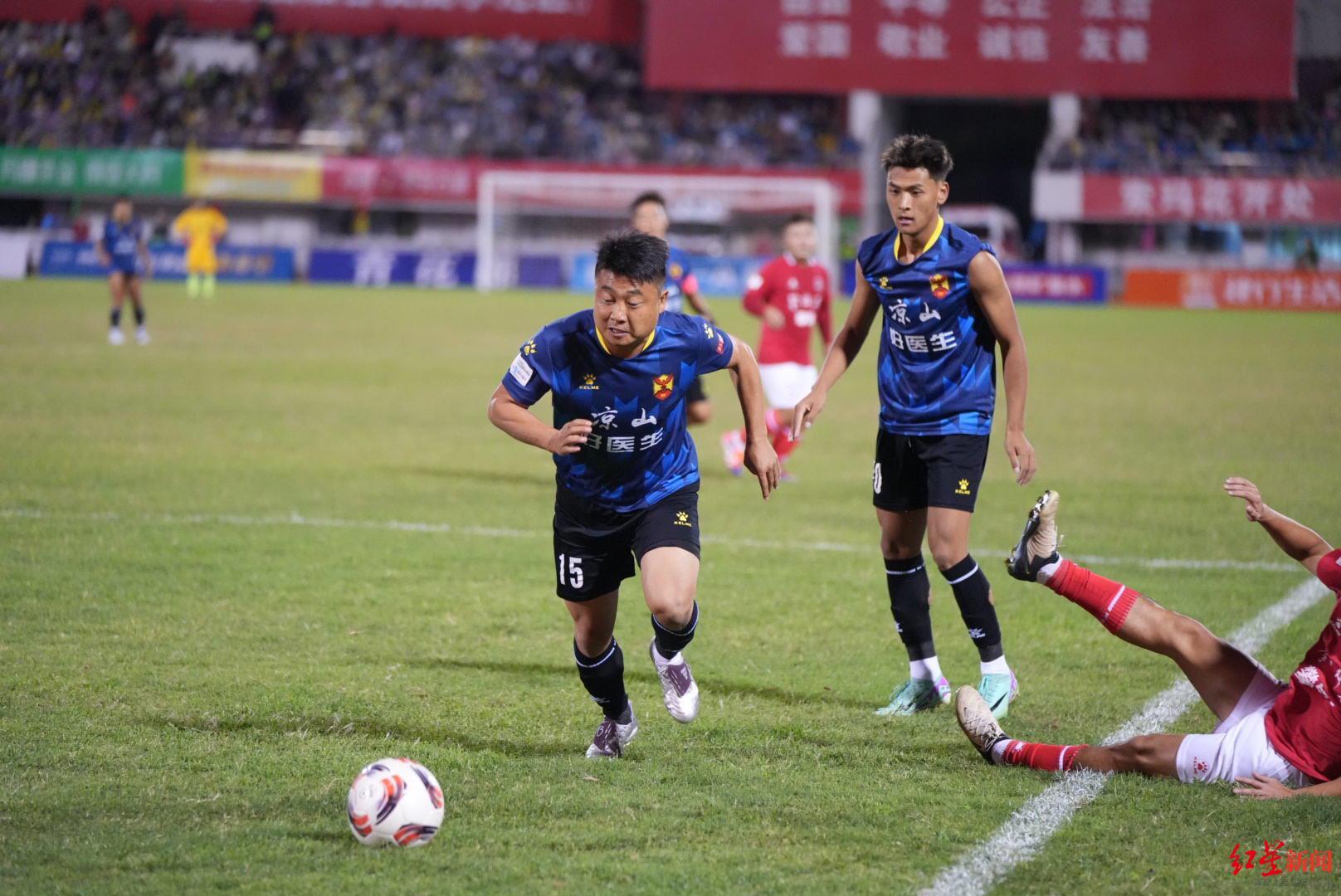 四川省城市足球联赛｜36岁高速路卫徐元绩6球登顶射手榜