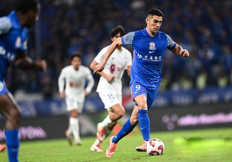 点球争议！申花战术僵化丢冠在即，教练责任难逃