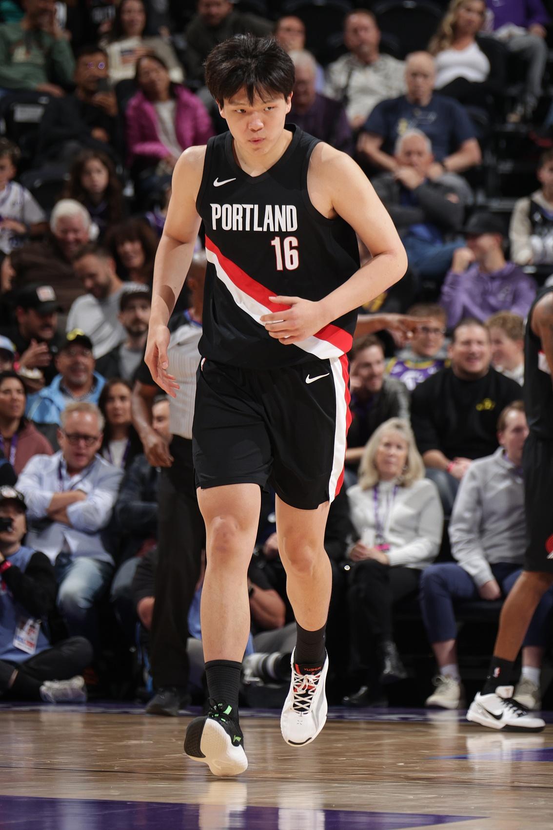 杨瀚森NBA常规赛首秀全解析：表现如何？真相揭晓！