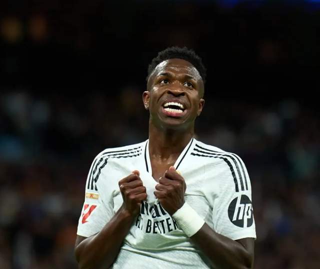 西甲赛场再掀波澜：皇马1.5亿巨星维尼修斯屡遭对手离间计