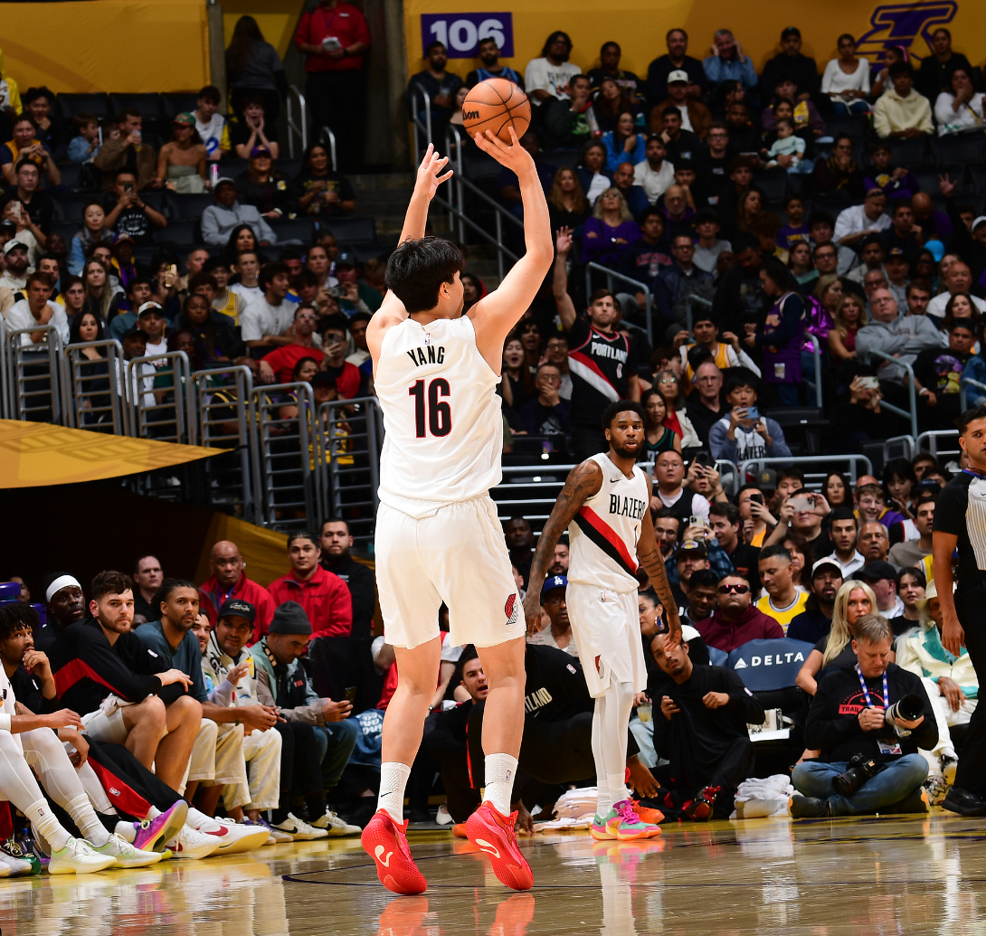 8分34秒创生涯新高！杨瀚森背靠背战湖人 末节仅垃圾时间登场