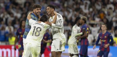 皇马德比胜利后更衣室狂欢：播放亚马尔带火的《Báilalo Rocky》