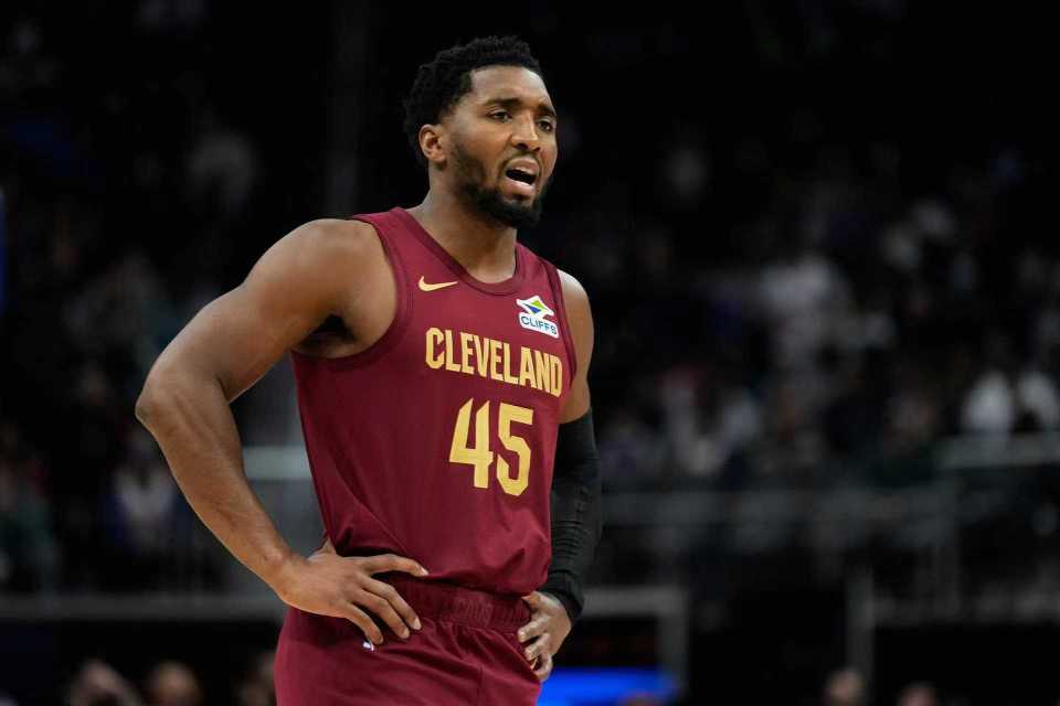 骑士31分狂胜活塞豪取3连胜 米切尔35分领衔火力全开