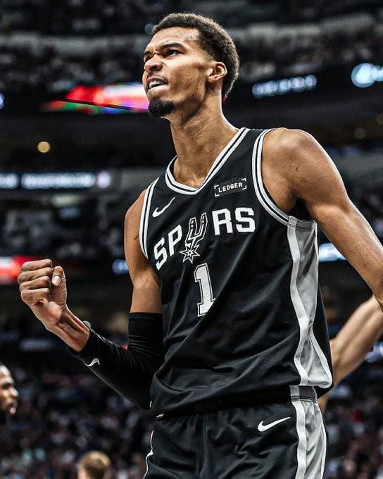 A-史密斯力挺文班亚马：本赛季或包揽DPOY与MVP