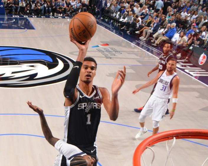 NBA最新实力排名：雷霆稳居榜首，勇士掘金紧随其后，湖人升至第六