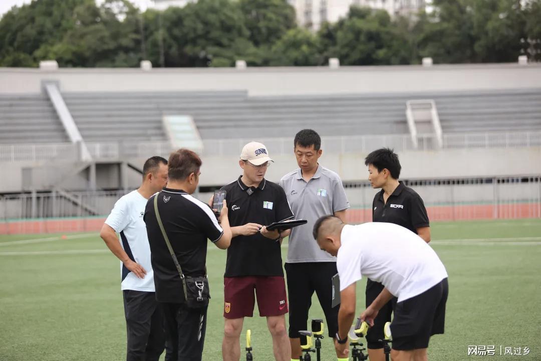 孙继海苏超言论引争议：草根化VS精英化，谁才是中国足球出路？