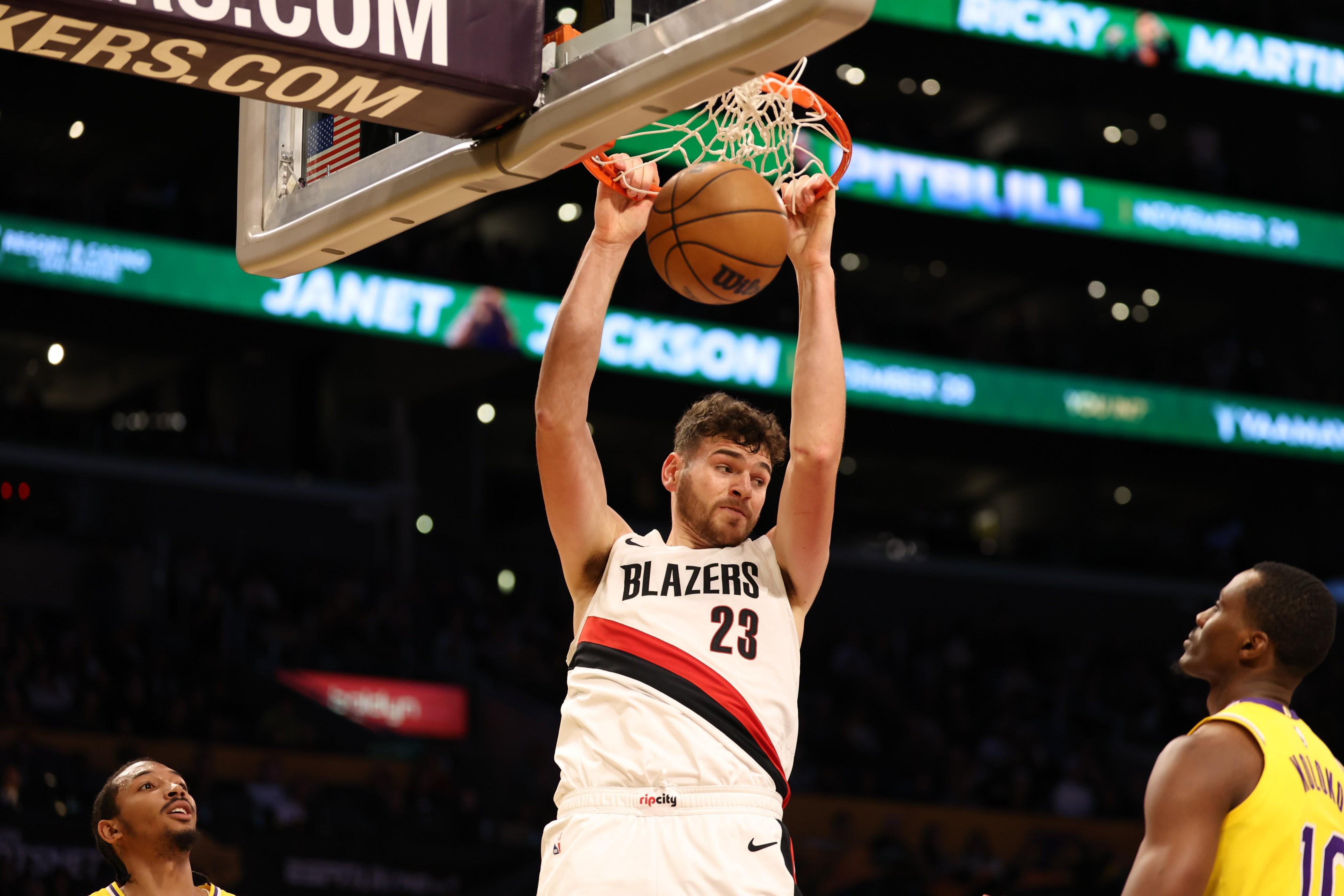 克林根高效两双16+14+2帽，正负值+21率开拓者胜湖人