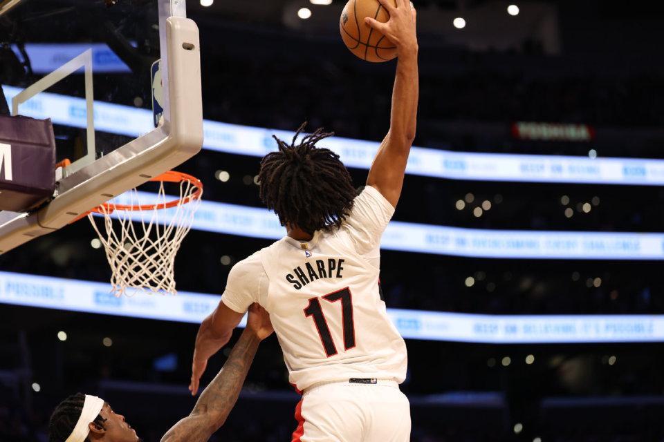 NBA常规赛：开拓者122-108力克湖人，杨瀚森贡献1分1篮板